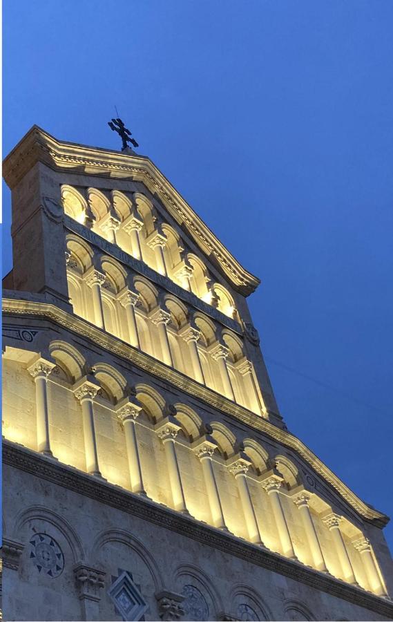 ホテル Al Duomo Di カリアリ エクステリア 写真