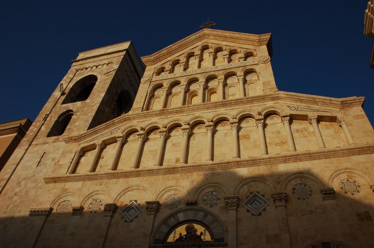 ホテル Al Duomo Di カリアリ エクステリア 写真